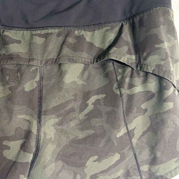 Lululemon Speed Up Shorts 4-Way Stretch  Sz 8 Camo Green Black 2.5" Inseam - Picture 9 of 11